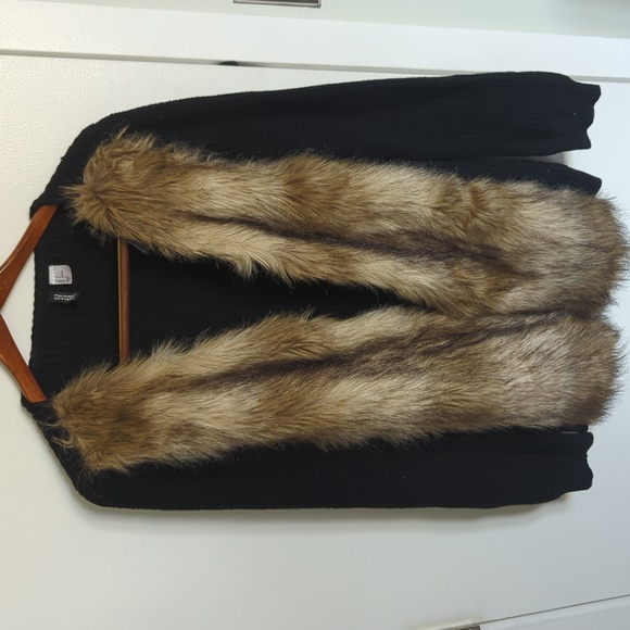 Faux Fur Accent Sweater - Picture 3 of 4